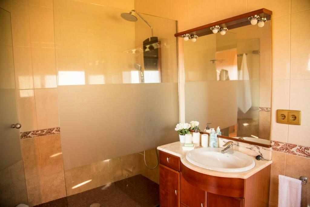Casa Bella Con Piscina Villa กัลเดส เด มอนบุย ภายนอก รูปภาพ